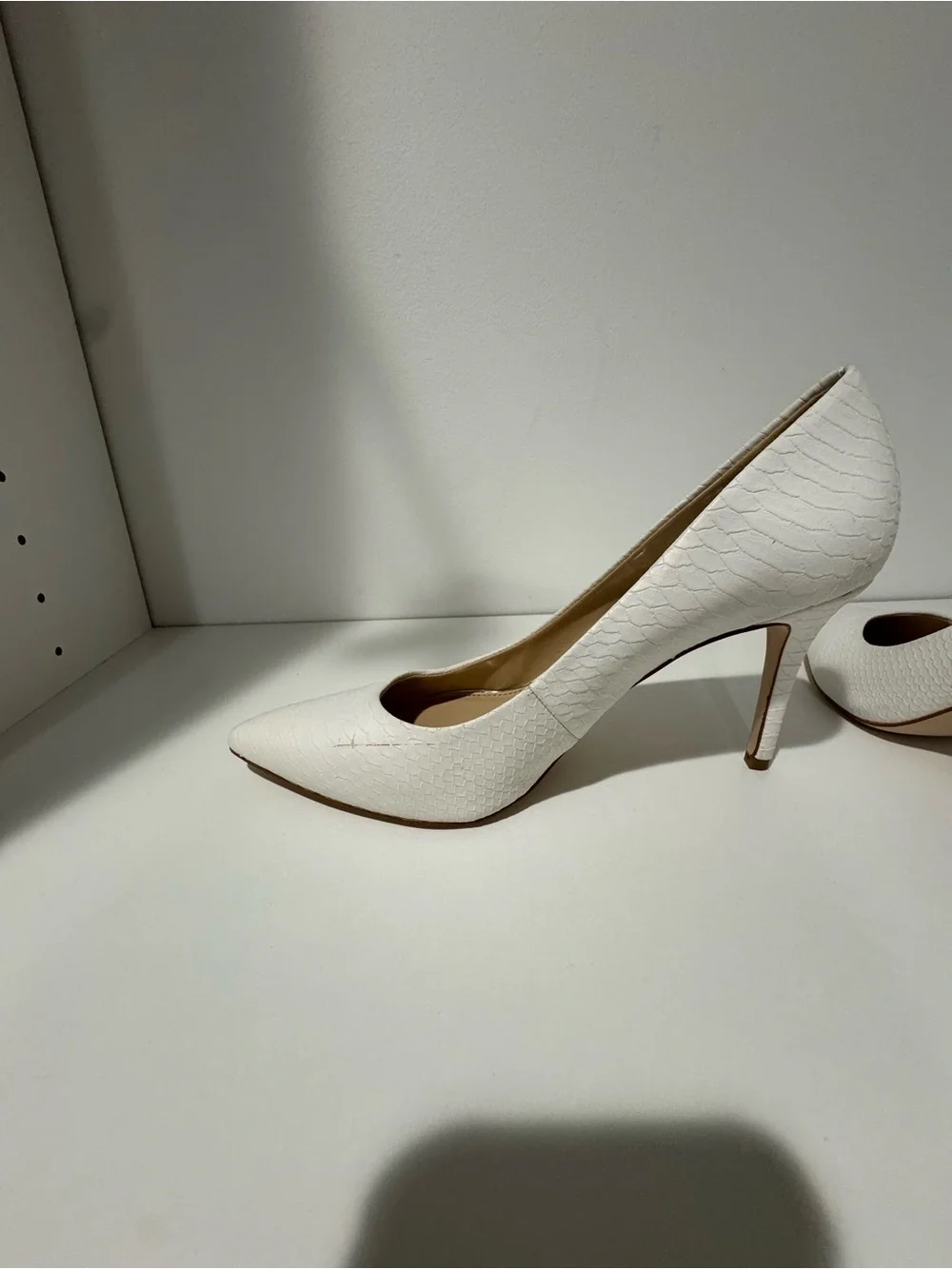 Jessica Simpson White Textured Pointed-Toe Stiletto Pumps